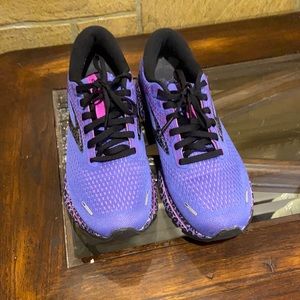 Brooks Ghost size 7.5